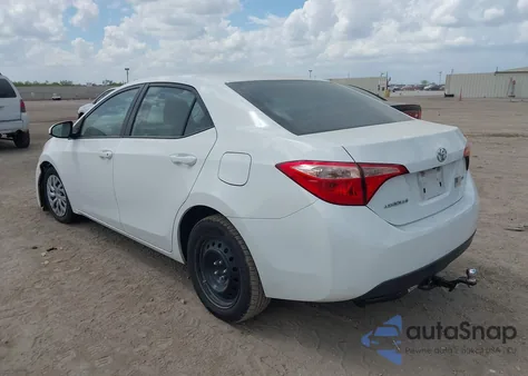 2017 Toyota Corolla Le z USA, uszkodzony, nr VIN 5YFBURHE6HP651555